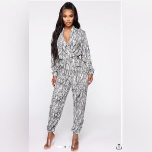Fashion Nova Stylish Gray Patterned Jumpsuit XL